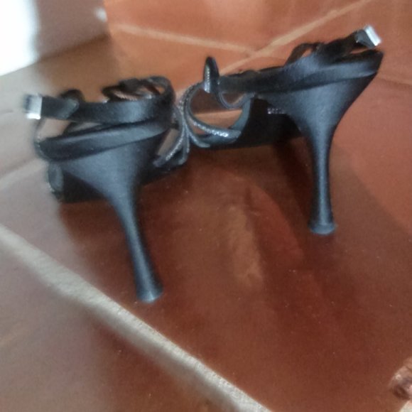 Shoes - Picture 2 of 4